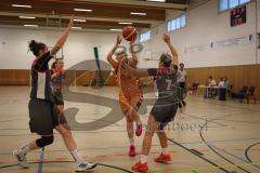 Basketball - Frauen -  Saison 2026/27 - TSV Etting Ingolstadt - TSV Wasserburg 2 - Maier Nicole orange Etting - Kqiku Migena schwarz Wasserburg Foto: Meyer Jürgen