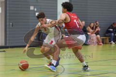 Basketball Bayernliga Herren - Saison 2026/27 - PSV Ingolstadt - TSV Milbertshofen - Petrovic Noel Dian weiss Ingolstadt - Göbel Fabian rot Milbertshofen - Foto: Meyer Jürgen