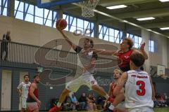 Basketball Bayernliga Herren - Saison 2026/27 - PSV Ingolstadt - TSV Milbertshofen - Abellan Aleman Pedro weiss Ingolstadt - Janovsky Nicolas rot Milbertshofen - Foto: Meyer Jürgen