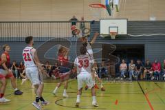 Basketball Bayernliga Herren - Saison 2026/27 - PSV Ingolstadt - TSV Milbertshofen - Abellan Aleman Pedro weiss Ingolstadt - Dahm Marian rot Milbertshofen - Foto: Meyer Jürgen