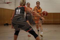 Basketball - Frauen -  Saison 2026/27 - TSV Etting Ingolstadt - TSV Wasserburg 2 - Köck Julia schwarz Wasserburg - Graf Clara orange Etting  - Foto: Meyer Jürgen