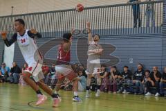 Basketball Bayernliga Herren - Saison 2026/27 - PSV Ingolstadt - TSV Milbertshofen - Syskin  Dimitri weiss Ingolstadt- Göbel Fabian rot Milbertshofen - Foto: Meyer Jürgen