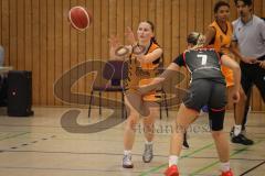 Basketball - Frauen -  Saison 2026/27 - TSV Etting Ingolstadt - TSV Wasserburg 2 - Kaiser Felizitas orange Etting  - Kqiku Migena schwarz Wasserburg - Foto: Meyer Jürgen