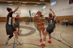 Basketball - Frauen -  Saison 2026/27 - TSV Etting Ingolstadt - TSV Wasserburg 2 - Maier Nicole orange Etting - Kqiku Migena schwarz Wasserburg Foto: Meyer Jürgen