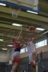 Basketball Bayernliga Herren - Saison 2026/27 - PSV Ingolstadt - TSV Milbertshofen - Petrovic Noel Dian weiss Ingolstadt - Schnug Josua rot Milbertshofen - Foto: Meyer Jürgen