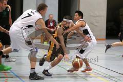 Basketball - Herren - ESV Ingolstadt - TSV Meitingen - links Appel 7 und rechts Hahn 41 stoppen einen Angriff