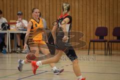 Basketball - Frauen -  Saison 2026/27 - TSV Etting Ingolstadt - TSV Wasserburg 2 - Kaiser Felizitas orange Etting  - Kqiku Migena schwarz Wasserburg - Foto: Meyer Jürgen