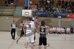 Basketball MTV Ingolstadt - FC Tegernheim - Pötig S. (weiss MTV Ing) beim Wurf - Foto: Juergen Meyer
