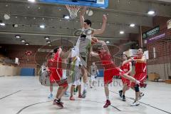 Basketball WestPark Baskets Ingolstadt - TSV München - M. Brüggemann weiß Ingolstadt im Sprung - Christoph Sieben #7 weiß Ingolstadt sieht zu - Foto: Jürgen Meyer