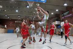 Basketball WestPark Baskets Ingolstadt - TSV München - M. Brüggemann weiß Ingolstadt im Sprung - Christoph Sieben #7 weiß Ingolstadt sieht zu - Foto: Jürgen Meyer