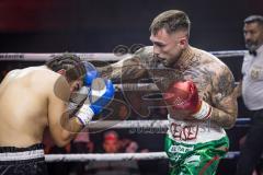 Night 4 Fight, Boxen; Profiboxer Rawil Fatullaew 32 (grüne Hose) gegen den 22-jährige Mexikaner Brayan Hernandez Pintor (schwarze Hose), Sieger Fatullaew nach Punkten in 6 Runden