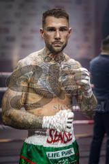 Night 4 Fight, Boxen; Profiboxer Rawil Fatullaew 32 (grüne Hose) gegen den 22-jährige Mexikaner Brayan Hernandez Pintor (schwarze Hose), Sieger Fatullaew nach Punkten in 6 Runden