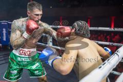 Night 4 Fight, Boxen; Profiboxer Rawil Fatullaew 32 (grüne Hose) gegen den 22-jährige Mexikaner Brayan Hernandez Pintor (schwarze Hose), Sieger Fatullaew nach Punkten in 6 Runden