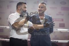 Night 4 Fight, Kickboxen, Boxen; Ringrichter und Ex-Boxer Levent Cukur aus München mit dem Veranstalter Atila Dikilitas