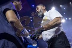 Night 4 Fight, Boxen; Profiboxer Rawil Fatullaew 32 (grüne Hose) gegen den 22-jährige Mexikaner Brayan Hernandez Pintor (schwarze Hose), Sieger Fatullaew nach Punkten in 6 Runden, Ringrichter und Ex-Boxer Levent Cukur aus München