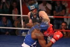 Ingolstädter Boxnacht - Fronte79 - Box-Club Ingolstadt vs. Auswahl München - Hauptkampf roter Helm Rachad Kpekpassi gegen blau Ramil Fatullaew