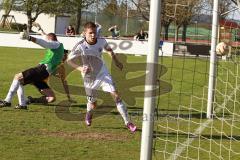 VFB Friedrichshofen : ST Scheyern Boris Manko (Friedrichshofen) hat sich gegen den Torwart von Scheyern, Marco Klerndenst durchgesetzt.