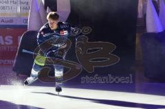 Penny DEL - Eishockey - Saison 2021/22 - ERC Ingolstadt - Krefeld Pinguine - Simon Gnyp (#3 ERCI) beim einlaufen  - Foto: Jürgen Meyer