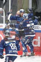 Penny DEL - Pre-Playoff - Spiel 2 - Eishockey - Saison 2021/22 - ERC Ingolstadt - Kölner Haie - Der 1:0 Führungstreffer durch Mirko Höfflin (#10 ERCI) - jubel - Leon Hüttl (#25 ERCI) - Daniel Pietta (#86 ERCI) -  Foto: Jürgen Meyer