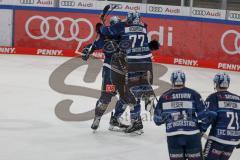 Penny DEL - Pre-Playoff - Spiel 2 - Eishockey - Saison 2021/22 - ERC Ingolstadt - Kölner Haie - Der 2:0 Führungsteffer durch Brandon Defazio (#24 ERCI) - Daniel Pietta (#86 ERCI) - jubel -  Chris Bourque (#77 ERCI) - Foto: Jürgen Meyer