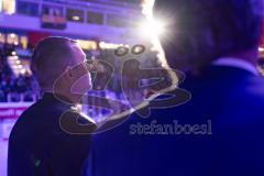 DEL; ERC Ingolstadt - Dresdner Eislöwen; Ehrung Thomas Greilinger (39 ERC). Die Trikotnummer 39 wird für immer unter das Dach der Saturn Arena gehängt und nicht mehr vergeben.