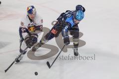 DEL; Playoffs; ERC Ingolstadt - EHC Redbull München; Krauß Philipp (8 ERC) McKenna Jeremy (91 RBM) Zweikampf