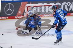 DEL; ERC Ingolstadt - Dresdner Eislöwen; Torwart Brochu Brett (36 ERC) Schmölz Daniel (92 ERC)