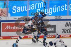 DEL; Playoffs; ERC Ingolstadt - EHC Redbull München; Zweikampf Hüttl Leon (25 ERC)