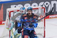 DEL; ERC Ingolstadt - Dresdner Eislöwen; Pietta Daniel (86 ERC) Torwart Schwendener Janick ( DDE)