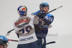 DEL; Playoffs; ERC Ingolstadt - EHC Redbull München; Zweikampf Streit Hüttl Leon (25 ERC) Krening Philipp (79 RBM)