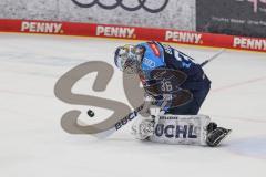 DEL; Playoffs; ERC Ingolstadt - EHC Redbull München; Puck Torwart Brochu Brett (36 ERC)