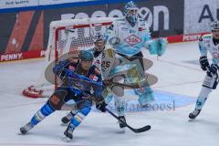 DEL; ERC Ingolstadt - Dresdner Eislöwen; Zweikampf Kampf um den Puck Torchance #e18#Hammond Tariq (25 DDE) Torwart Schwendener Janick ( DDE)