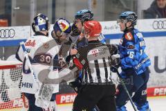 DEL; Playoffs; ERC Ingolstadt - EHC Redbull München; Street Kampf Alberts Smits (23 RBM)  Krauß Philipp (8 ERC)