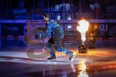 DEL; ERC Ingolstadt - Dresdner Eislöwen; vor dem Spiel Einmarsch durch den Pantherkopf,  Feuer, Agostino Kenny (11 ERC)