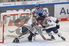 DEL; Playoffs; ERC Ingolstadt - EHC Redbull München; Torchance verpasst Abbandonato Peter (98 ERC) Torwart Wolf Simon (25 RBM) Hager Patrick (52 RBM)