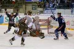 ERC-Ingolstadt gegen Grizzly Adams Wolfsburg - Robert Sabolic mit dem 1:0 Fhrungstreffer Foto: Juergen Meyer