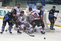 DEL - ERC Ingolstadt - Kölner Haie - Gerangel vor dem Kölner Tor, links Rick Girard