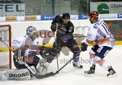 DEL - ERC Ingolstadt - Iserlohn Roosters - Felix Schütz bei Goalie Manny Legace