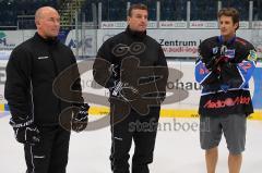 DEL - ERC Ingolstadt - Erstes Training - Trainer Rick Nasheim und Greg Thomson mit Colin Forbes