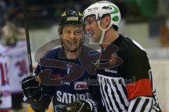 DEL - ERC Ingolstadt - Nürnberg Icetigers - Patrick Hager (52) links redet mit dem Schiedsrichter