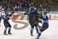 DEL - Playoff Halbfinale - ERC Ingolstadt - Hamburg Freezers - Spiel 6 - Travis Turnbull (71) empty Tor Jubel