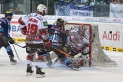 DEL - Playoff Finale - Spiel 4 - ERC Ingolstadt - Kölner Haie - Ziga Jeglic (13) knapp am Tor von Danny aus den Birken vorbei