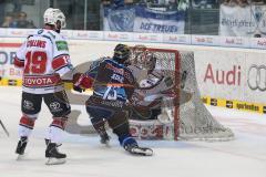 DEL - Playoff Finale - Spiel 4 - ERC Ingolstadt - Kölner Haie - Ziga Jeglic (13) knapp am Tor von Danny aus den Birken vorbei