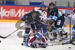 Frauen Eishockey - Bundesliga - ERC Ingolstadt - SC Garmisch-Partenkirchen - Gefährlich vor dem Tor links Jessica Hammerl und rechts Lucie Geelhaar