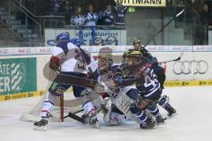 DEL - Eishockey - ERC Ingolstadt - Adler Mannheim - Kampf am Mannheimer Tor, vorne rechts Derek Hahn (ERC 43)