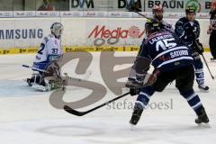 DEL - ERC Ingolstadt - Schwenninger Wild Wings - Dimitri Pätzold Torwart Schwenningen - John Laliberte (#15 ERC Ingolstadt) - Jared Ross (#42 ERC Ingolstadt) -  Foto: Jürgen Meyer