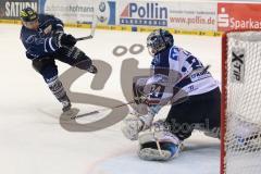 DEL - ERC Ingolstadt - Iserlohn Roosters - Penalty Ryan MacMurchy (27) gegen Goalie Mathias Lange