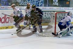 DEL - ERC Ingolstadt - Schwenninger Wild Wings -  Martin Davidek (#12 ERC Ingolstadt) - Sascha Goc #7 Schwenningen - Stefan Wilhelm #15 Schwenningen - Foto: Jürgen Meyer