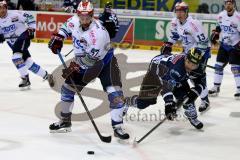 DEL - ERC Ingolstadt - Schwenninger Wild Wings - Derek Dinger #47 Schwenningen - Ryan MacMurchy (#27 ERC Ingolstadt) -  Foto: Jürgen Meyer