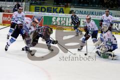 DEL - ERC Ingolstadt - Schwenninger Wild Wings - Derek Dinger #47 Schwenningen - Ryan MacMurchy (#27 ERC Ingolstadt) - Dimitri Pätzold Torwart Schwenningen -  Foto: Jürgen Meyer